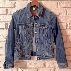 LEVI'S
Women's Original Denim
Trucker Jacket